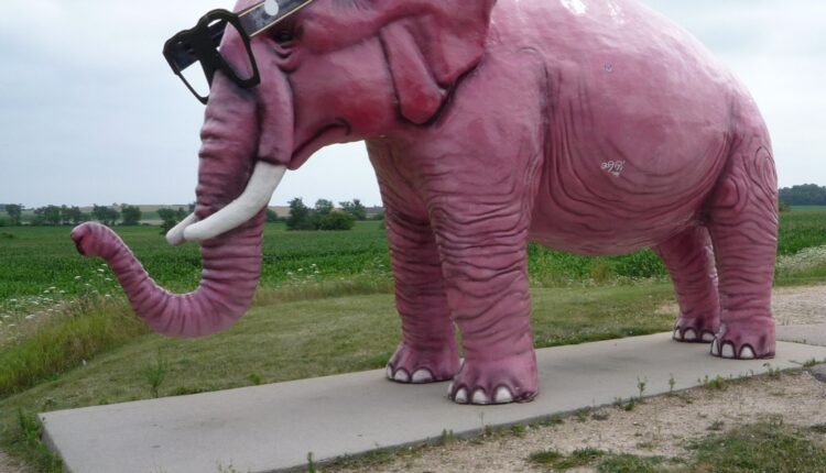 Your guide to Wisconsin’s giant roadside statues