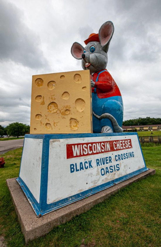 Your guide to Wisconsin’s giant roadside statues