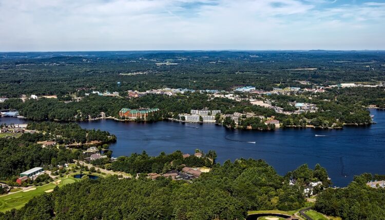 Avoid tourist traps & explore Wisconsin Dells like a local