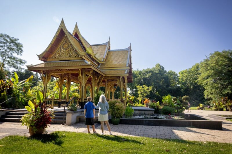 6 best public gardens in Wisconsin