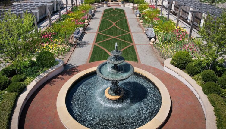 6 best public gardens in Wisconsin