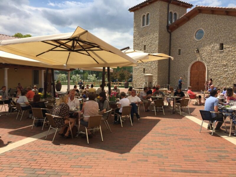 Follow the Great River Road Wine Trail for spectacular vineyards & views