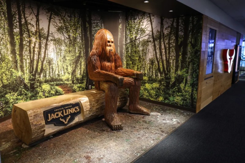 the jack links corporate headquarters contains a bigfoot-like carving