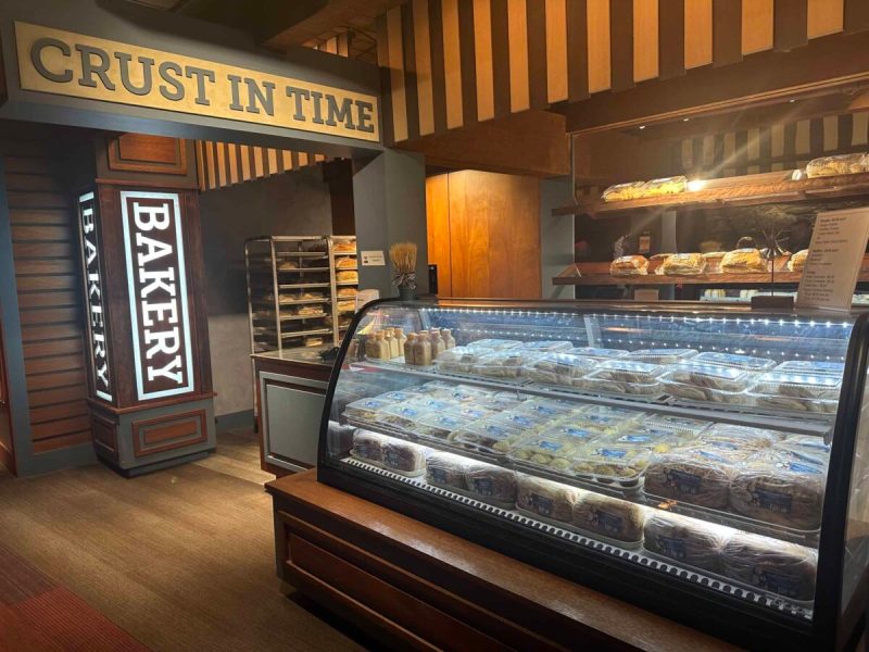 Dinner theater is perfect for musical and theater lovers.